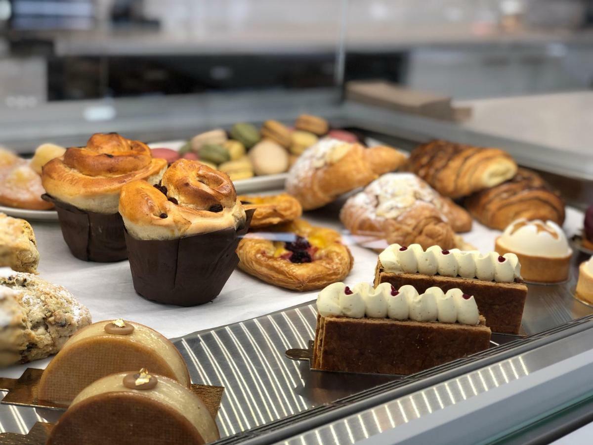Swiss-Belsuites Victoria Park Auckland Dış mekan fotoğraf A selection of pastries