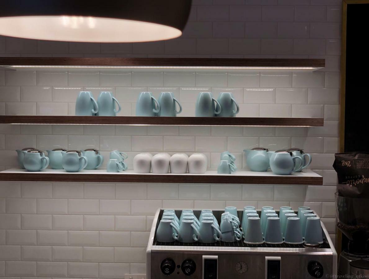Swiss-Belsuites Victoria Park Auckland Dış mekan fotoğraf Teapots at a Starbucks Reserve store